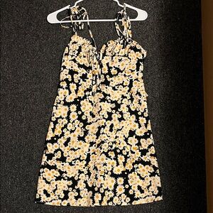 5/$25 💸Black Daisy Print Tie-Strap Sundress💸 5/$25